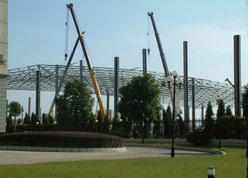 迪庆加油站罩棚网架